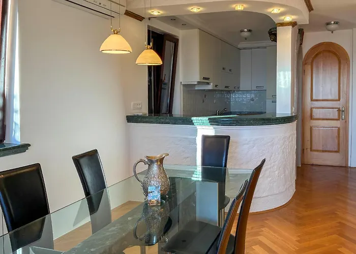 Awesome In With House Sea View Apartmán