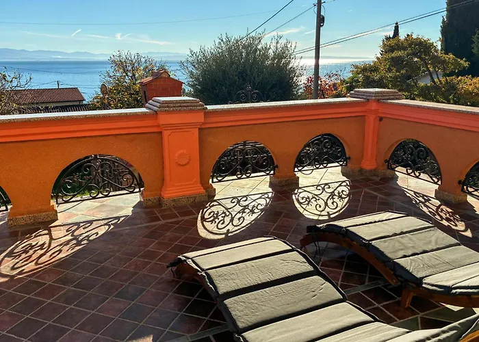 Awesome In With House Sea View 아파트 Opric